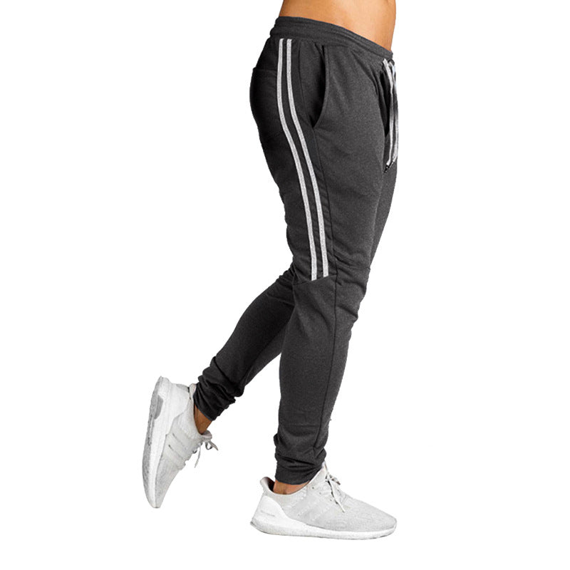 Herren Sportliche Jogginghose mit atmungsaktiver Struktur und seitlichen Streifen