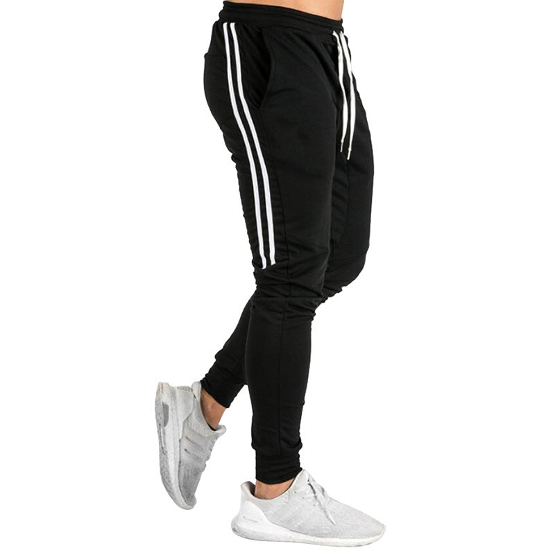 Herren Sportliche Jogginghose mit atmungsaktiver Struktur und seitlichen Streifen