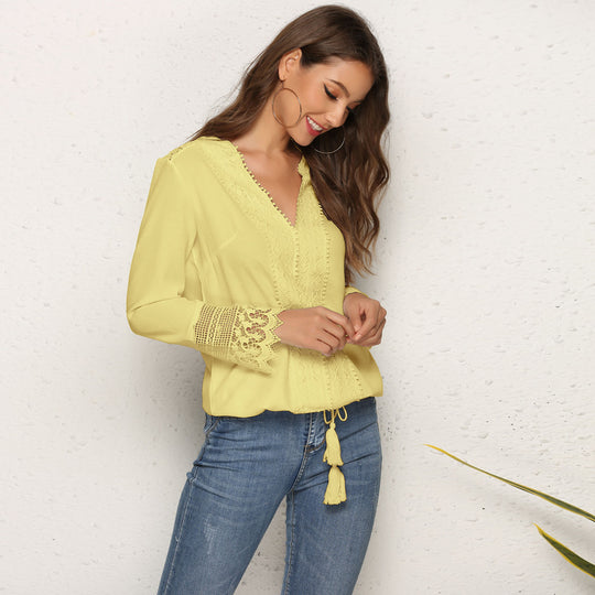 Damen Boho-Spitzenbluse mit V‑Ausschnitt, Häkelbesatz & Quasten‑Tunnelzug Shop Nory