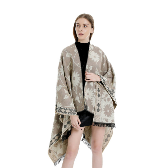 Damen Jacquard‑Ruana‑Poncho mit floralem Jacquard, Fransensaum und weichem Wollmix Shop Nory