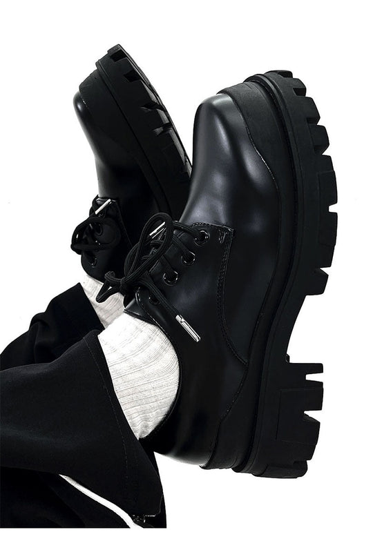 Moderne Lederschuhe mit Dicker Sohle