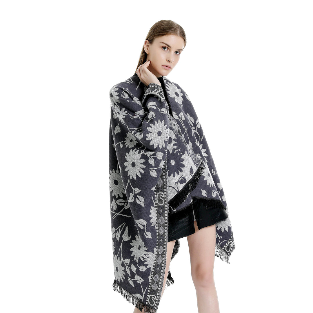 Damen Jacquard‑Ruana‑Poncho mit floralem Jacquard, Fransensaum und weichem Wollmix Shop Nory