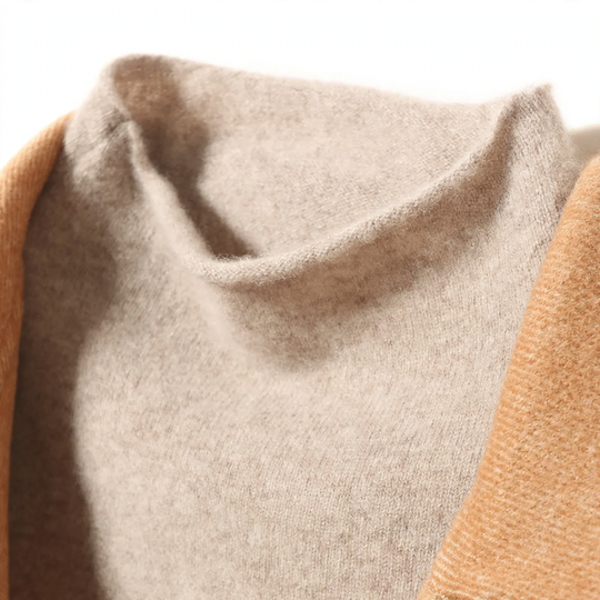 Wollpullover mit Rollsaum und Stehkragen