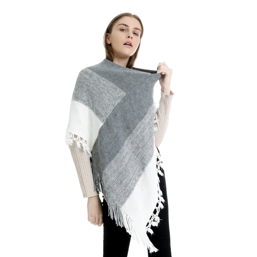 Damen Strick‑Ruana‑Poncho mit V‑Ausschnitt, asymmetrischem Zipfel und gehäkelten Fransen Shop Nory