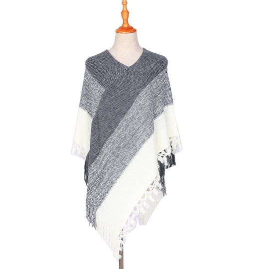 Damen Strick‑Ruana‑Poncho mit V‑Ausschnitt, asymmetrischem Zipfel und gehäkelten Fransen Shop Nory