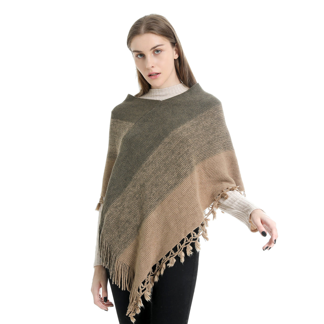 Damen Strick‑Ruana‑Poncho mit V‑Ausschnitt, asymmetrischem Zipfel und gehäkelten Fransen Shop Nory