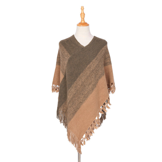 Damen Strick‑Ruana‑Poncho mit V‑Ausschnitt, asymmetrischem Zipfel und gehäkelten Fransen Shop Nory