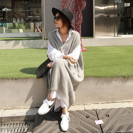 Damen Oversize Strick-Maxikleid im Weste-Look mit tiefem V-Ausschnitt und seitlichen Schlitzen Shop Nory