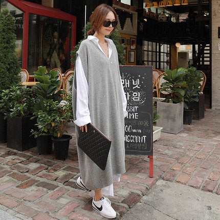 Damen Oversize Strick-Maxikleid im Weste-Look mit tiefem V-Ausschnitt und seitlichen Schlitzen Shop Nory