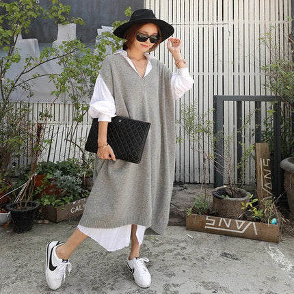 Damen Oversize Strick-Maxikleid im Weste-Look mit tiefem V-Ausschnitt und seitlichen Schlitzen Shop Nory