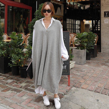 Damen Oversize Strick-Maxikleid im Weste-Look mit tiefem V-Ausschnitt und seitlichen Schlitzen Shop Nory