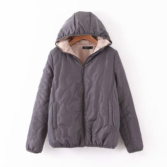 Damen gepolsterte Kapuzenjacke mit Teddyfutter und Wellensteppung Shop Nory