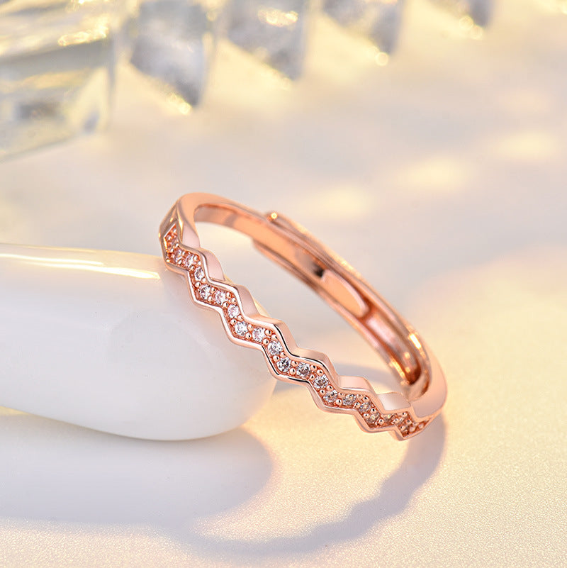 Damen eleganter Zickzack-Ring mit funkelnden Zirkonia-Elementen Shop Nory