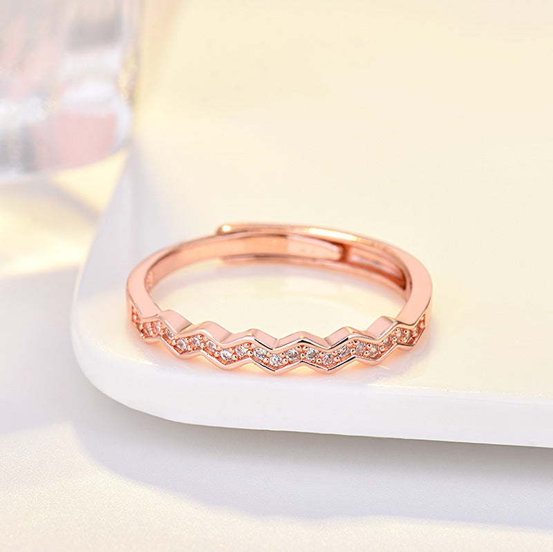Damen eleganter Zickzack-Ring mit funkelnden Zirkonia-Elementen Shop Nory