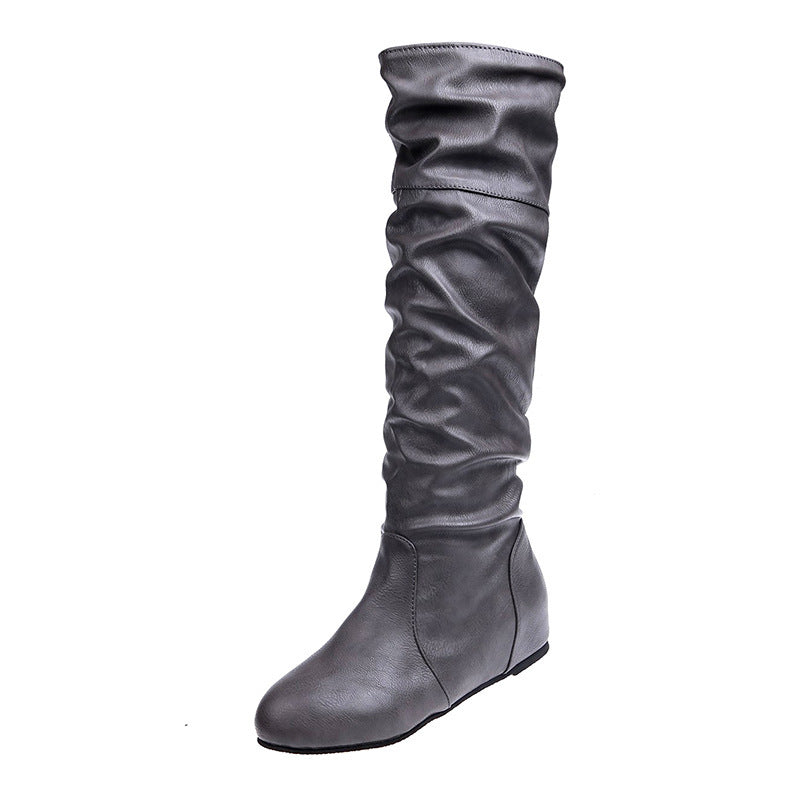 Damen Overknee-Stiefel aus weichem Kunstleder mit slouchigem Schaft und flachem Keilabsatz Shop Nory
