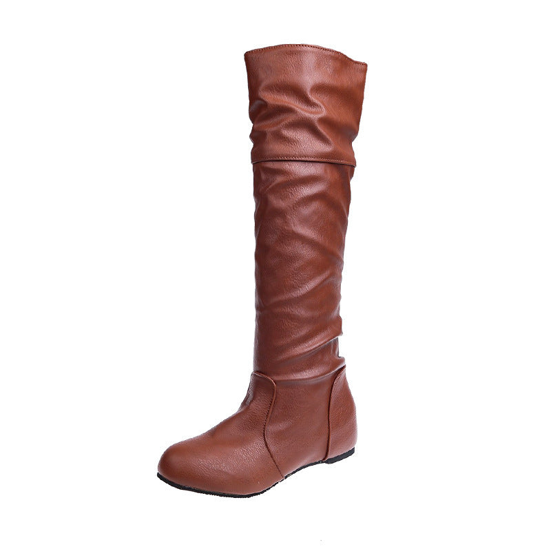 Damen Overknee-Stiefel aus weichem Kunstleder mit slouchigem Schaft und flachem Keilabsatz Shop Nory