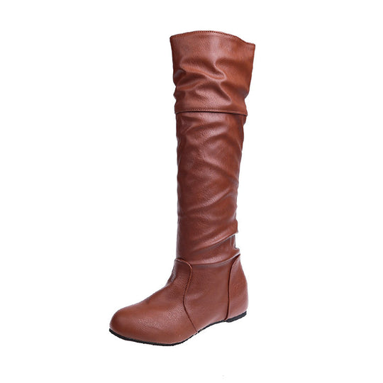 Damen Overknee-Stiefel aus weichem Kunstleder mit slouchigem Schaft und flachem Keilabsatz Shop Nory
