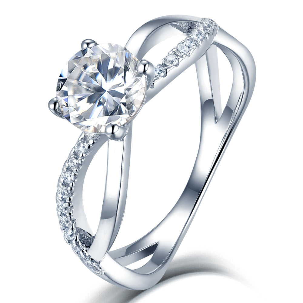 Damen Ring mit funkelndem Solitär und eleganten Zirkonia-Details Shop Nory