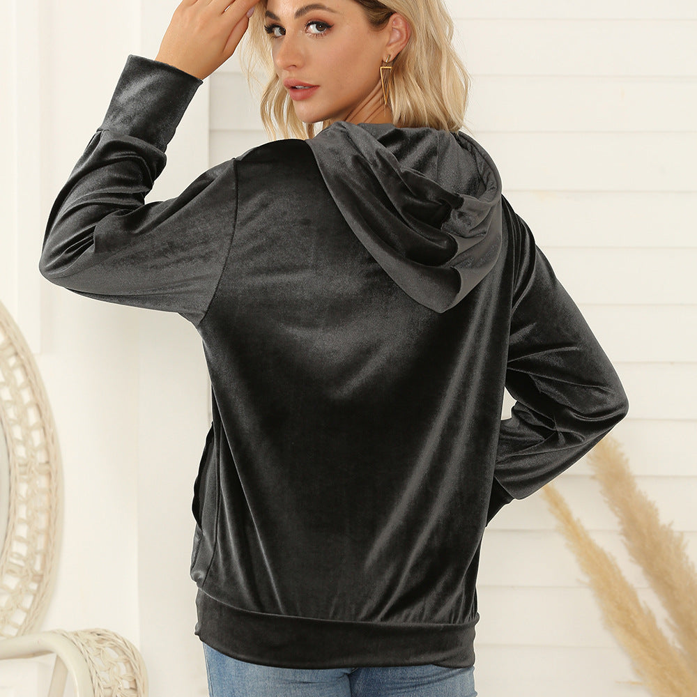 Damen Samt-Hoodie mit Kapuze, Kängurutasche & samtigem Logoprint Shop Nory