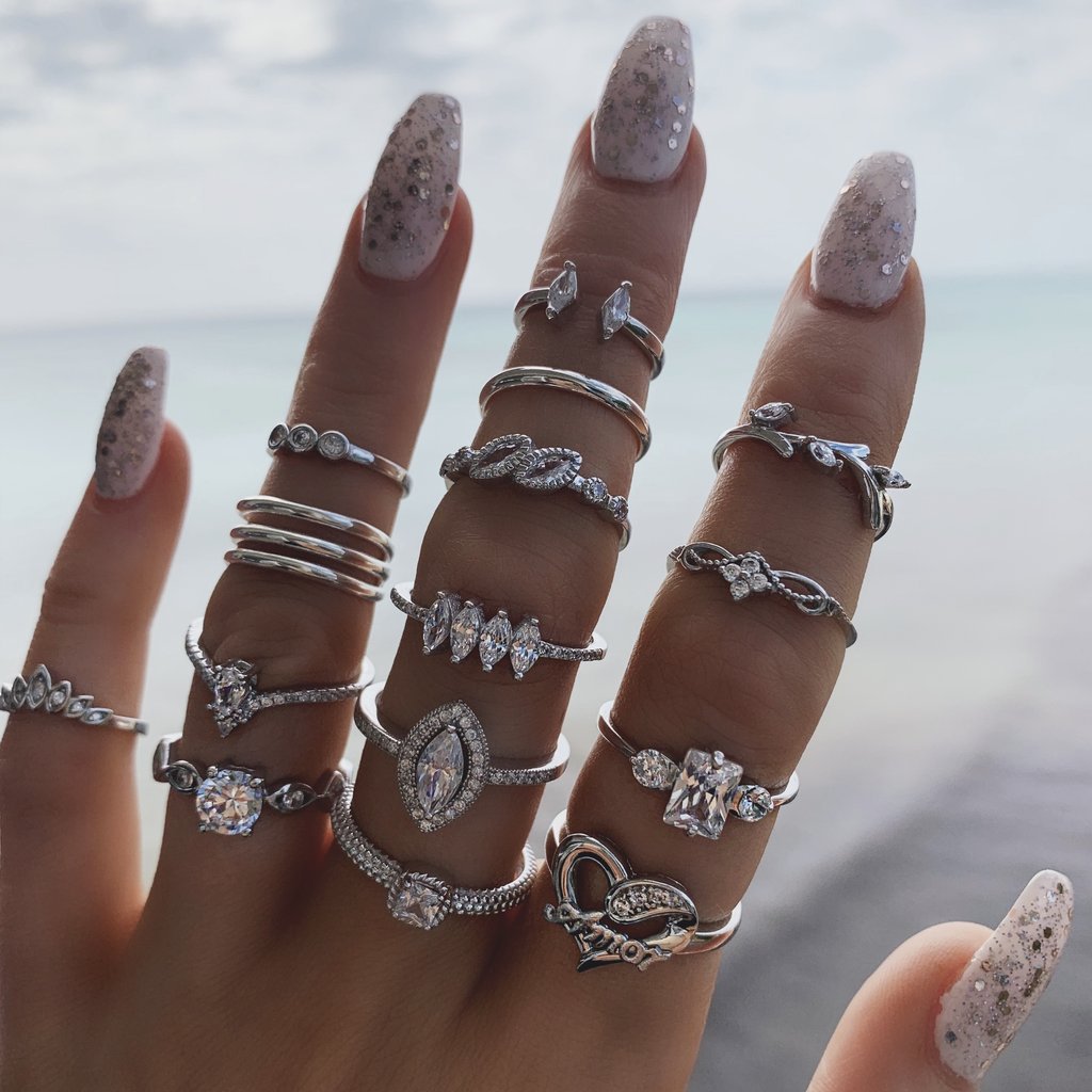 Damen elegantes und glitzerndes Ring-Set mit funkelnden Zirkonia Steinen Shop Nory