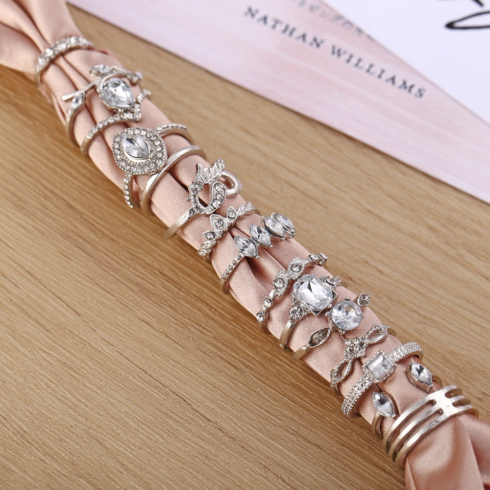 Damen elegantes und glitzerndes Ring-Set mit funkelnden Zirkonia Steinen Shop Nory