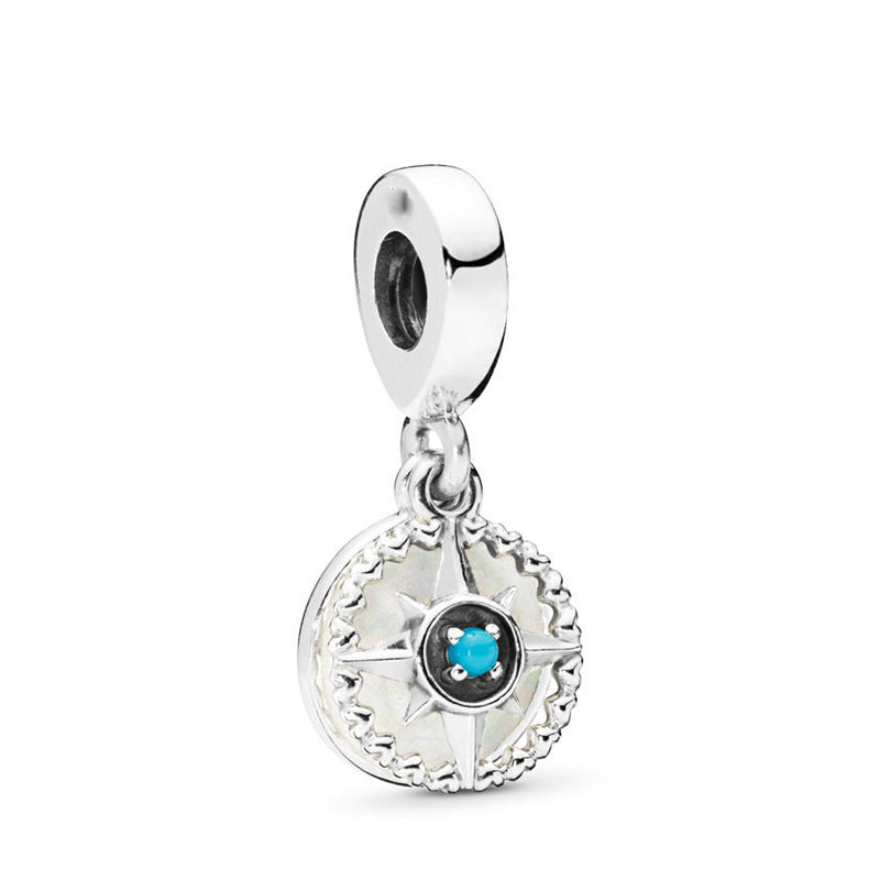 Herz-Charms mit Vogel-Motiv und Emaillierten Blättern