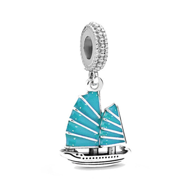 Herz-Charms mit Vogel-Motiv und Emaillierten Blättern