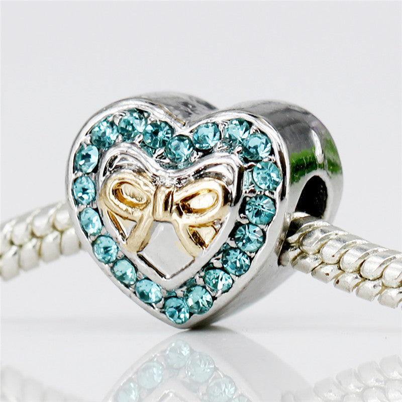 Herz-Charms mit Vogel-Motiv und Emaillierten Blättern