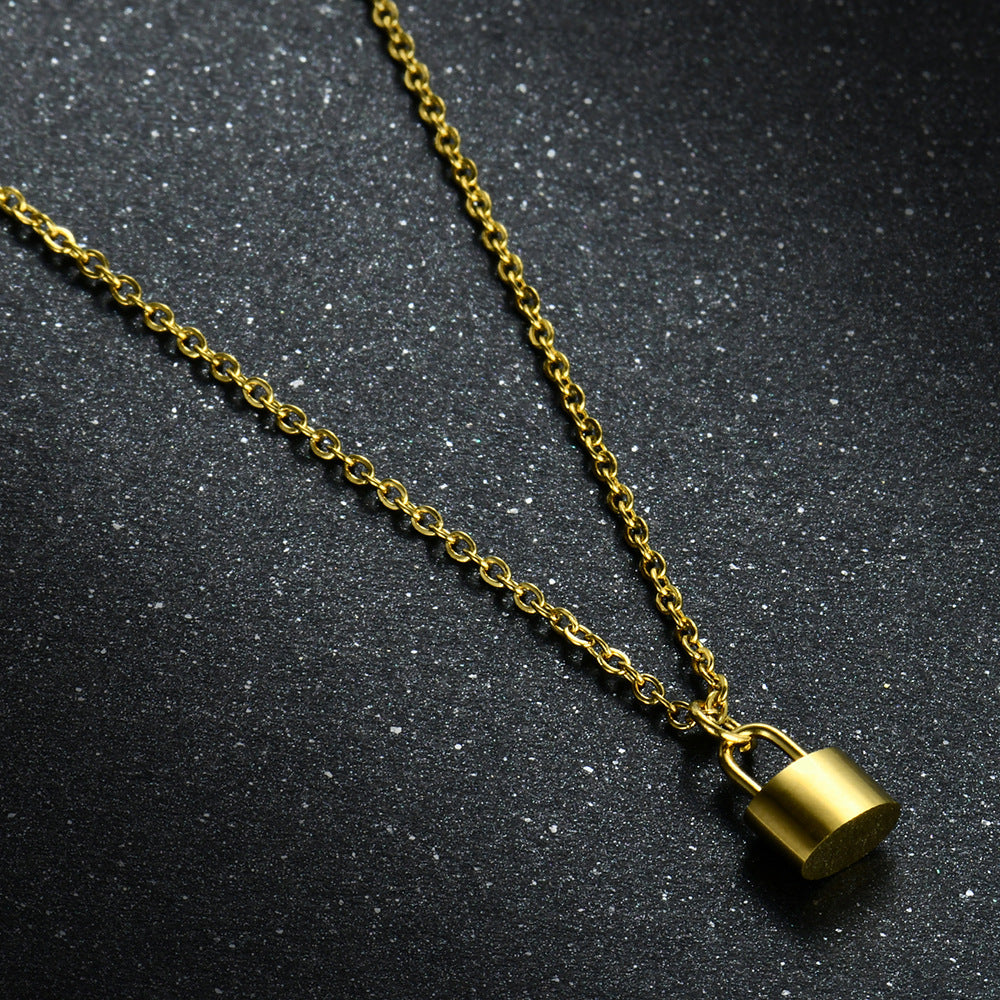 Damen Halskette mit herzförmigem Anhänger und Schlüsselmotiv Shop Nory