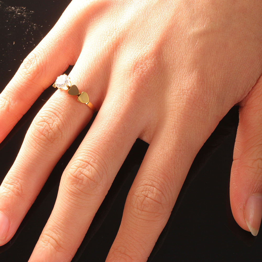 Damen Ring mit herzförmigen Details und funkelndem Kristall Shop Nory