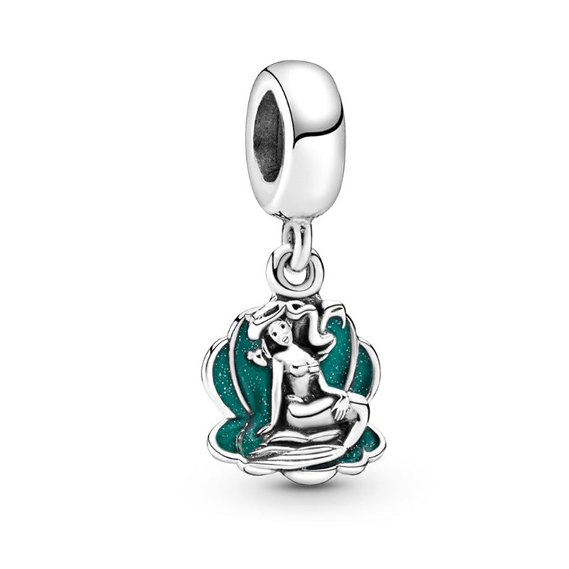 Herz-Charms mit Vogel-Motiv und Emaillierten Blättern