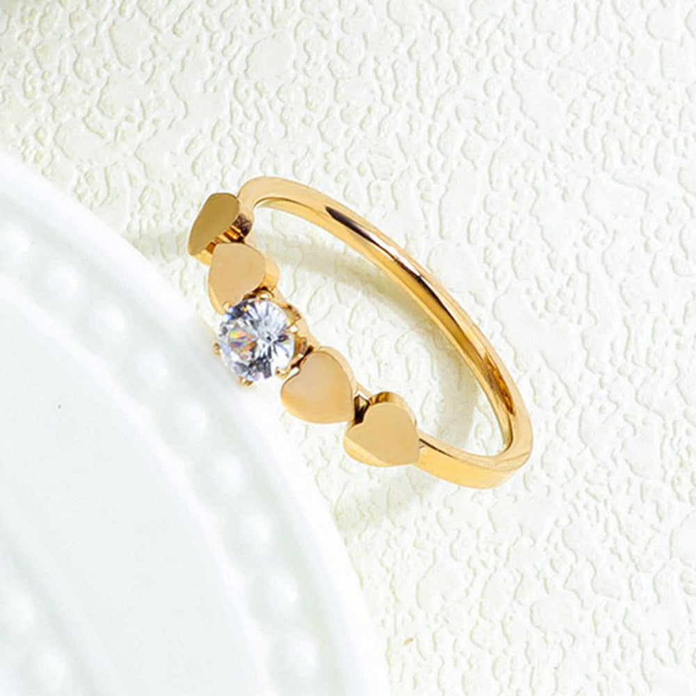 Damen Ring mit herzförmigen Details und funkelndem Kristall Shop Nory