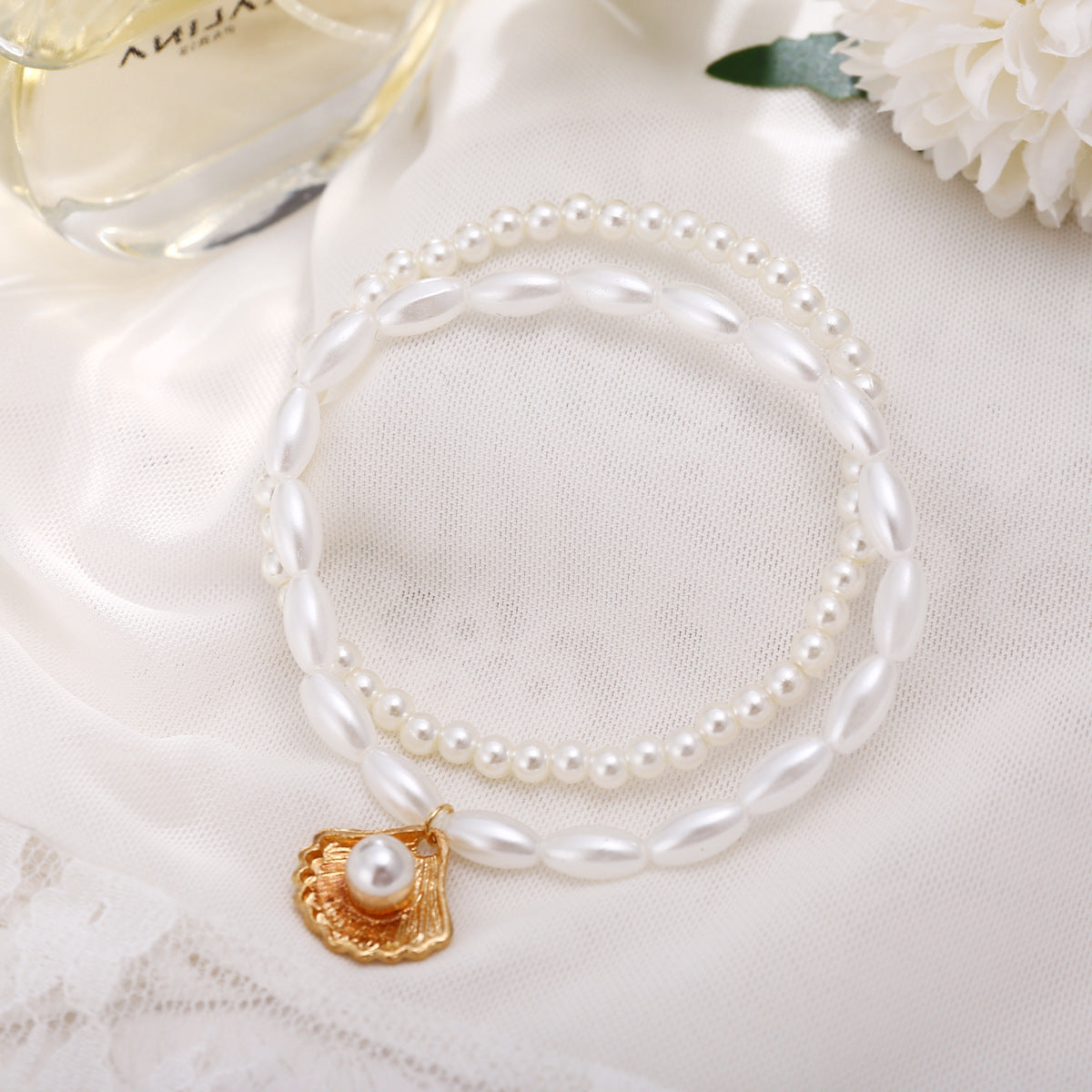 Damen Fußkettchen mit eleganten Perlen und Muschelanhänger Shop Nory