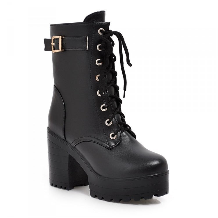 Stiefel mit Schnürung und Schnalle