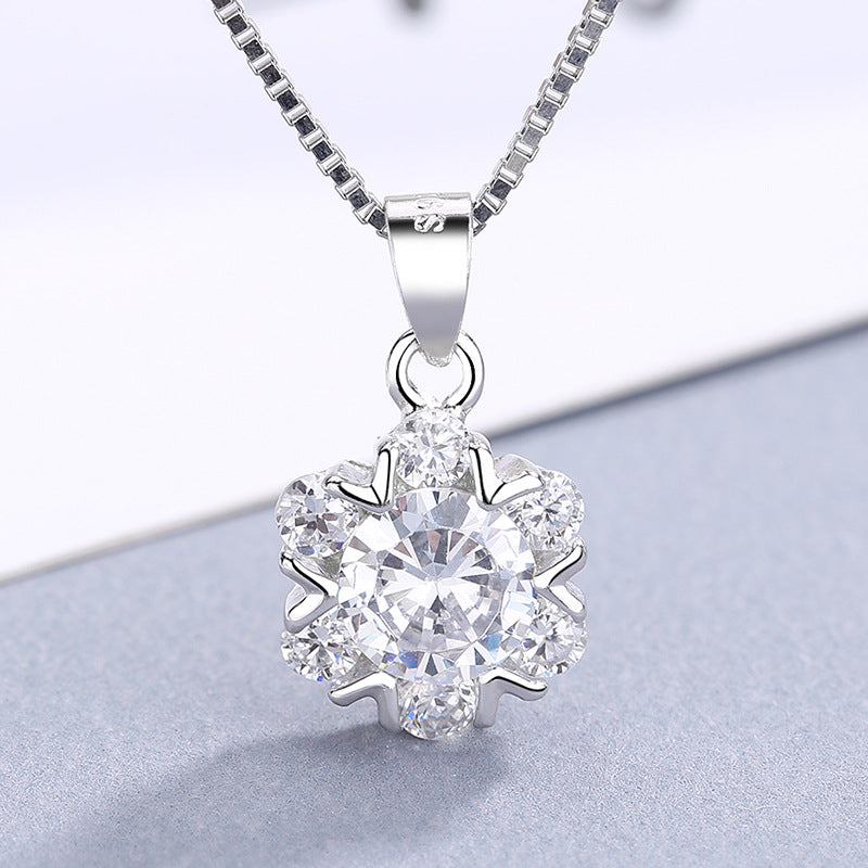 Damen Halskette mit funkelndem Schneeflockenanhänger und hochwertigem Zirkonbesatz Shop Nory