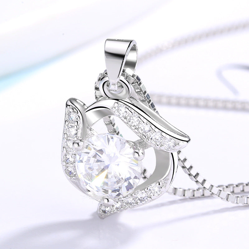 Damen Halskette mit funkelndem Amethyst-Anhänger und eleganten Edelstahl-Details Shop Nory