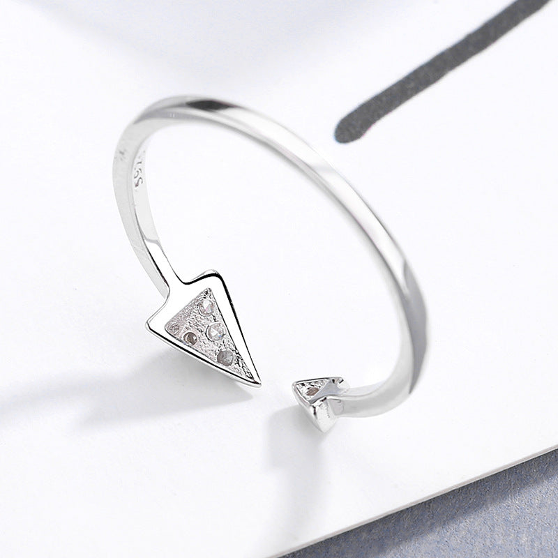 Damen Offener Ring mit elegantem Dreiecksdesign und funkelnden Zirkonia Shop Nory