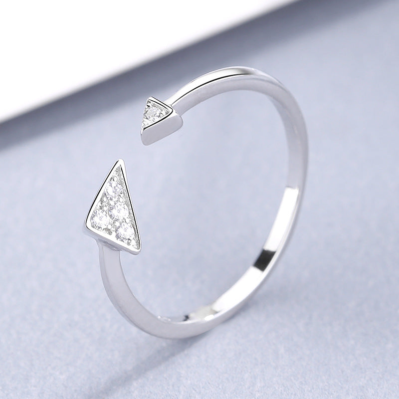 Damen Offener Ring mit elegantem Dreiecksdesign und funkelnden Zirkonia Shop Nory