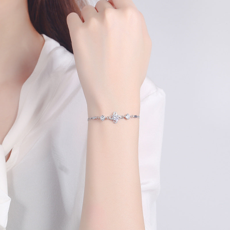 Damen Armband mit funkelnden Zirkonia und elegantem Design Shop Nory