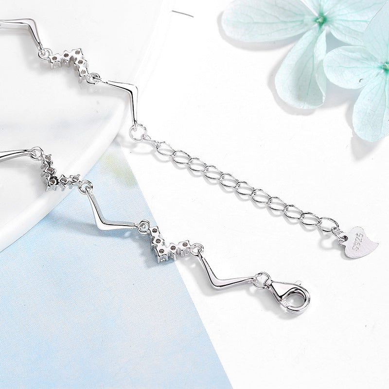Damen Armband mit elegantem Wellen-Design und beeindruckenden Zirkonia Shop Nory
