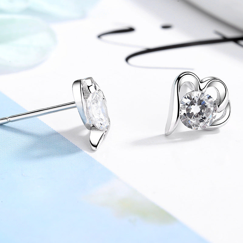 Damen Ohrstecker mit floralem Design und funkelnden Kristallen Shop Nory