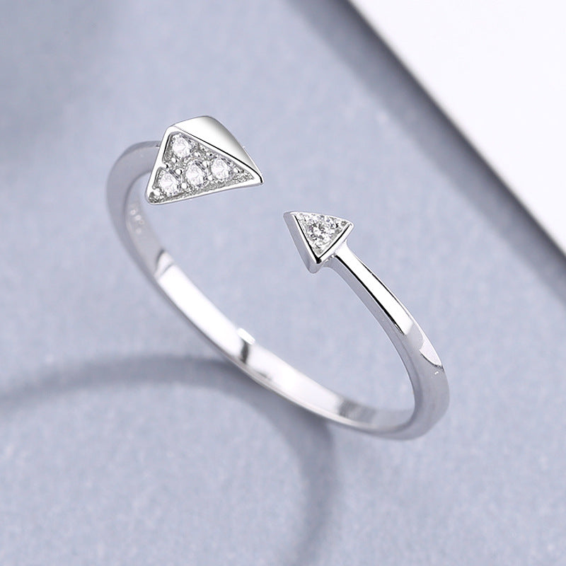 Damen Offener Ring mit elegantem Dreiecksdesign und funkelnden Zirkonia Shop Nory