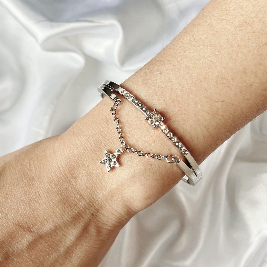 Damenarmband mit funkelndem Anhänger Shop Nory