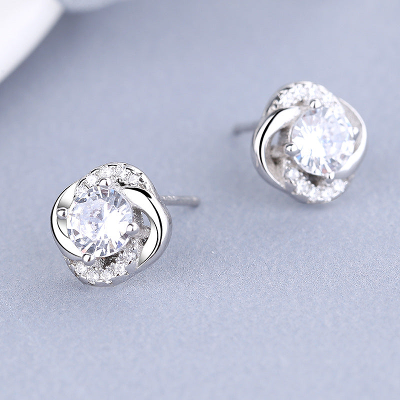 Damen Ohrringe mit funkelndem Zirkonia und elegantem Kabeldesign Shop Nory