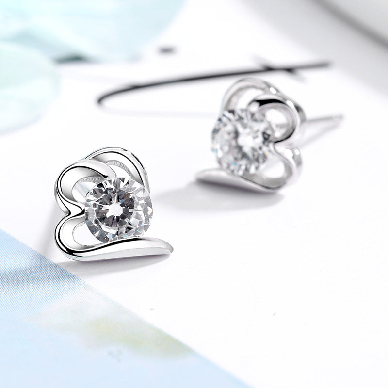 Damen Ohrstecker mit stilvollem Herz-Design und funkelnden Kristallen Shop Nory