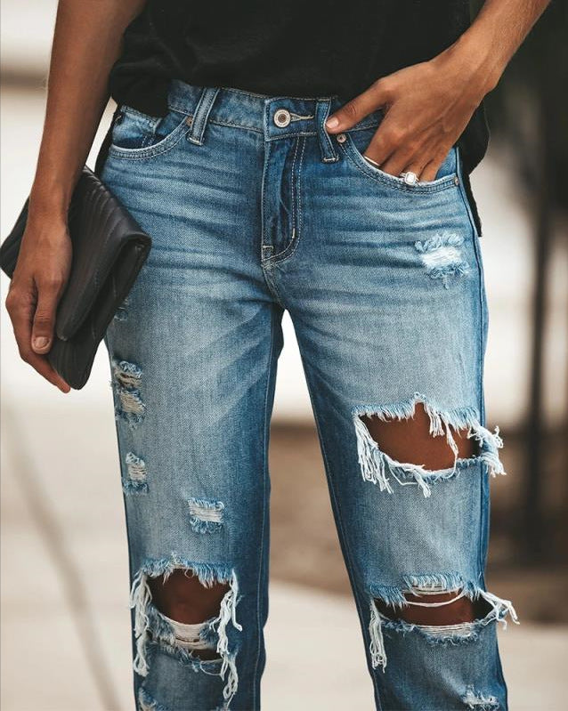 Damen Ripped Jeans im modernen Slim-Fit Schnitt mit fransigen Details