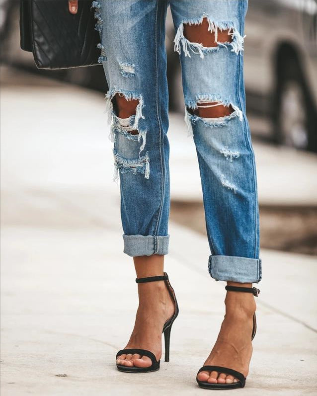 Damen Ripped Jeans im modernen Slim-Fit Schnitt mit fransigen Details