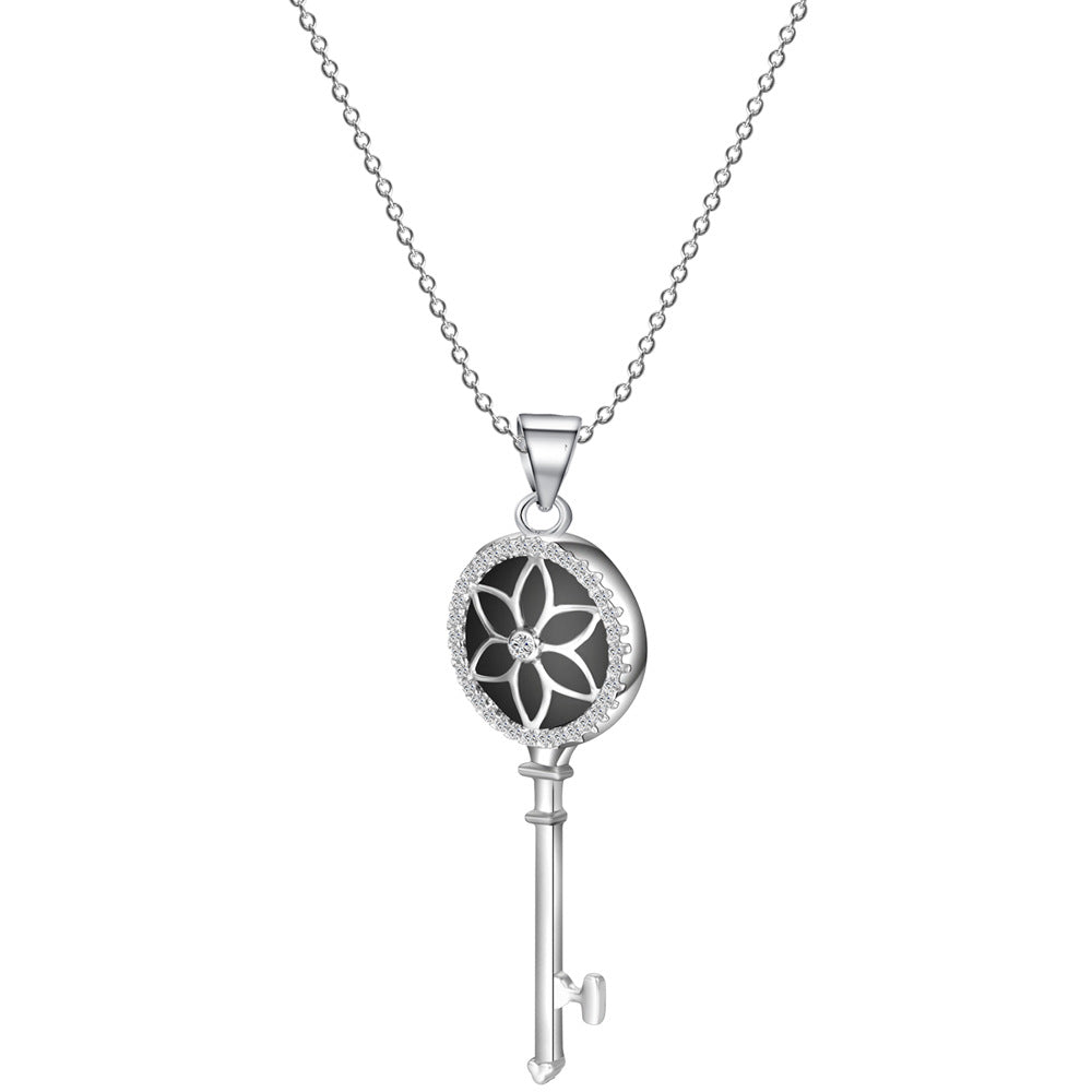 Damen Halskette mit kunstvollem Schlüsselanhänger und funkelndem Zirkonia Shop Nory