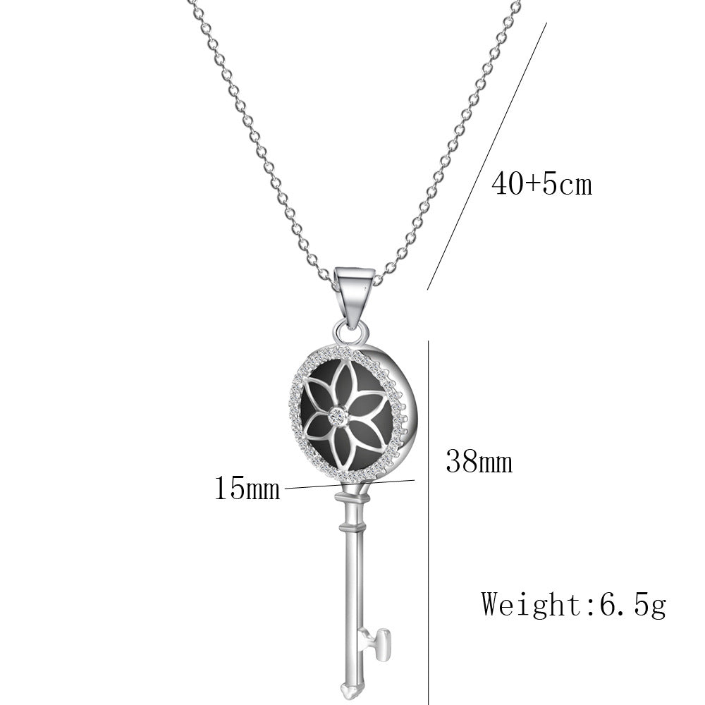 Damen Halskette mit kunstvollem Schlüsselanhänger und funkelndem Zirkonia Shop Nory