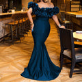 Damen Abendkleid mit voluminösem Rüschensaum